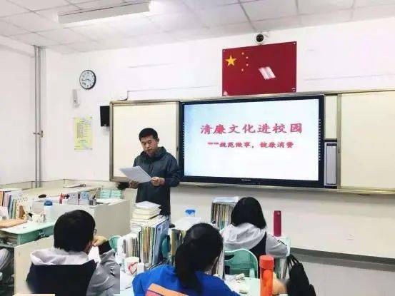 青岛六中荣获首批“青岛市中小学校园文化建设示范学校”称号
